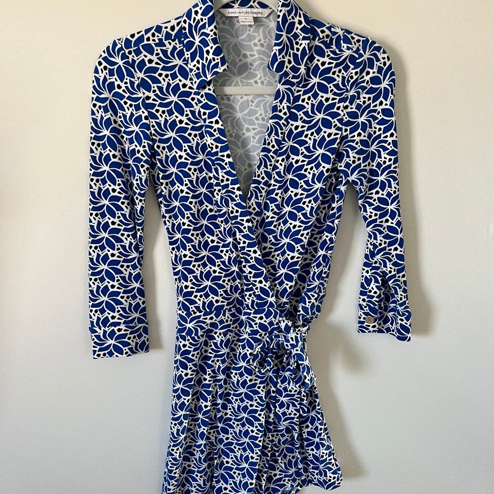 Diane Von Furstenberg Celeste Romper, sz 0, blue floral. DVF